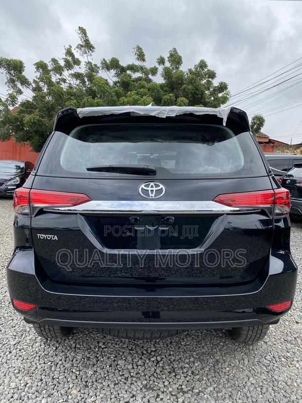 New Toyota Fortuner 2025 Black photo 5