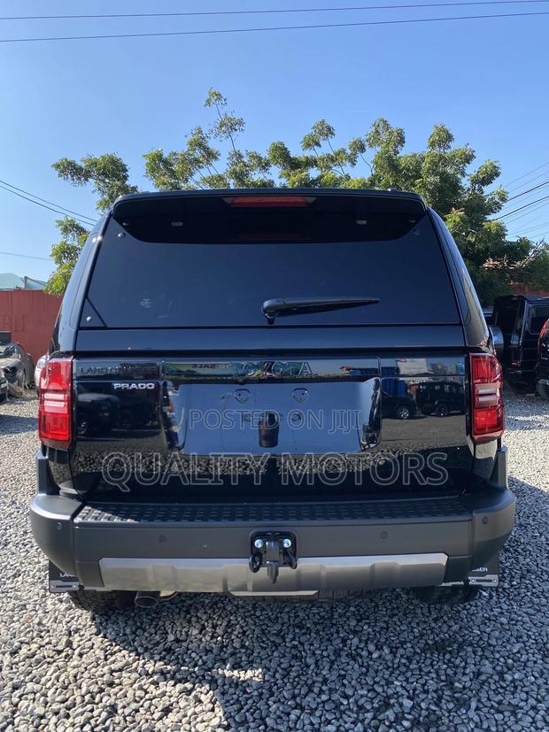 New Toyota Land Cruiser LC250 2025 Black photo 5