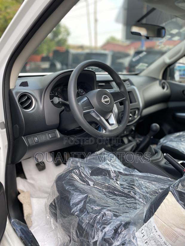 New Nissan Navara 2025 White photo 7