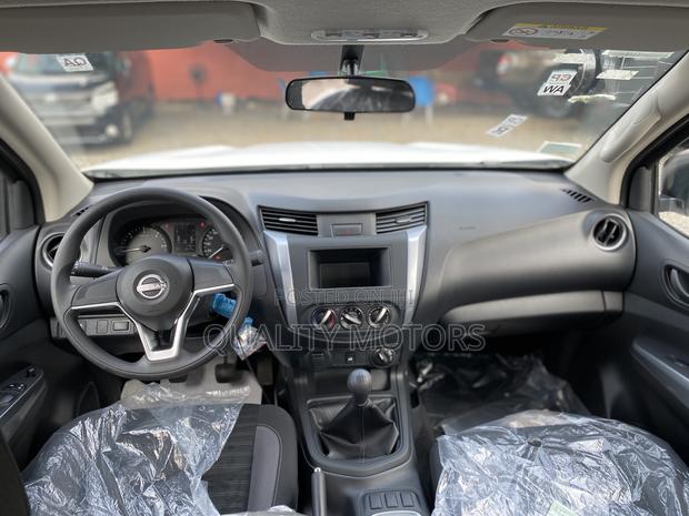 New Nissan Navara 2025 White photo 10