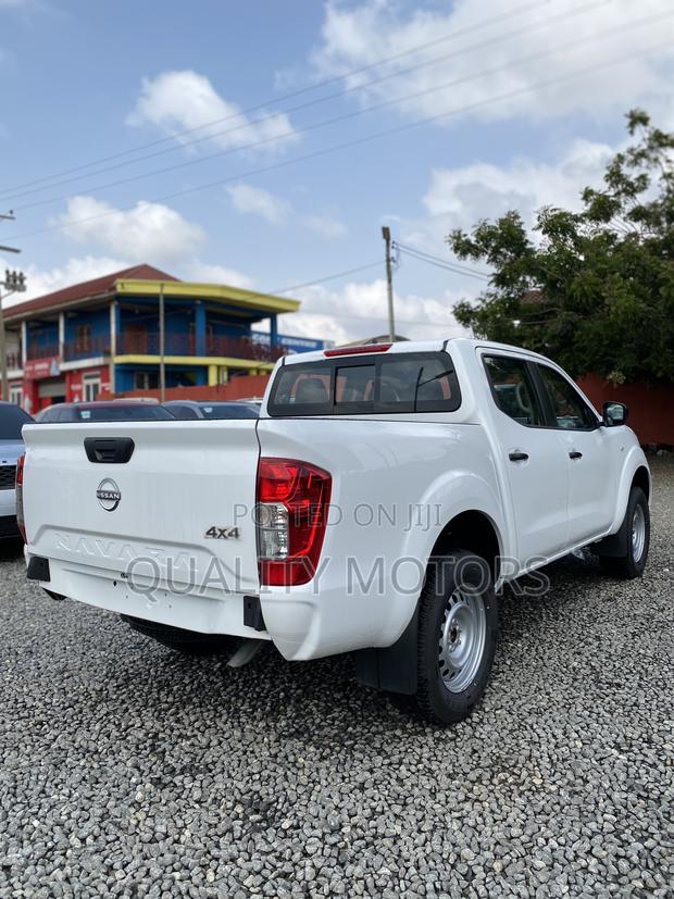 New Nissan Navara 2025 White photo 6