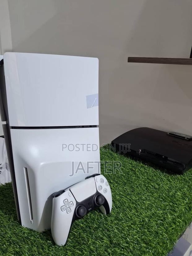 Sony Playstation 5 Slim Standard With Games · Photo 1