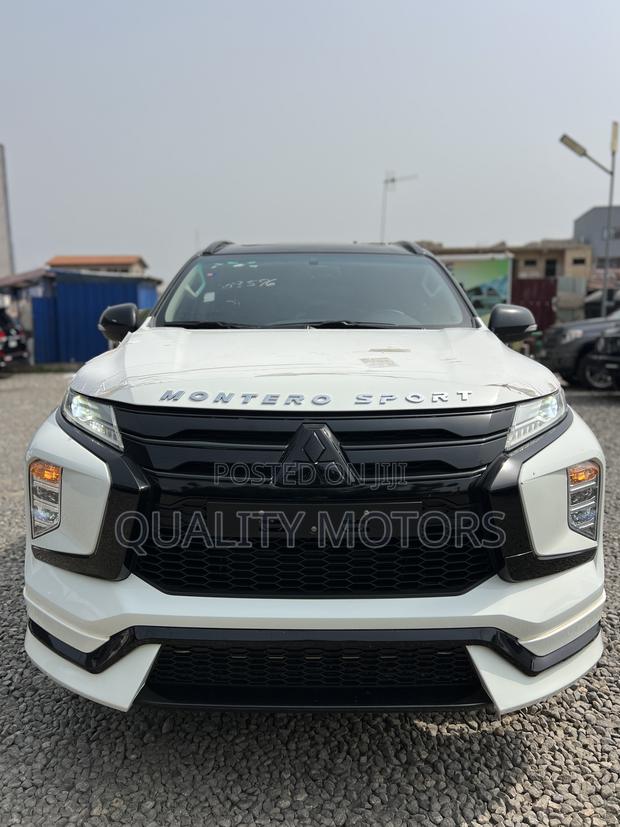 New Mitsubishi Montero Sport 2023 White photo 2