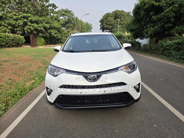 Toyota RAV4 XLE 4dr SUV (2.5L 4cyl 6A) 2015 White