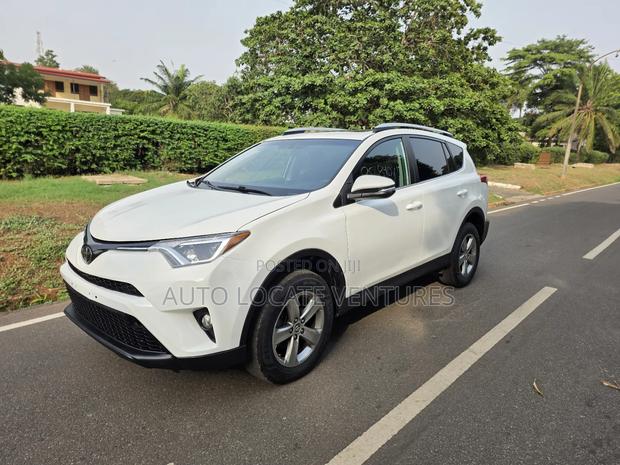 Toyota RAV4 XLE 4dr SUV (2.5L 4cyl 6A) 2015 White