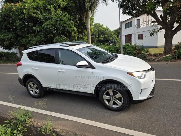 Toyota RAV4 XLE 4dr SUV (2.5L 4cyl 6A) 2015 White