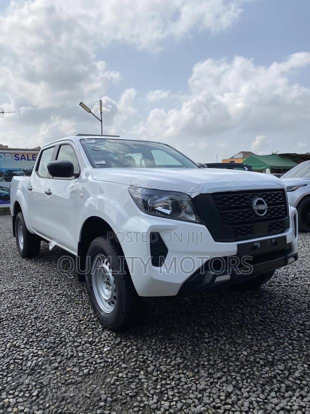 New Nissan Navara 2025 White