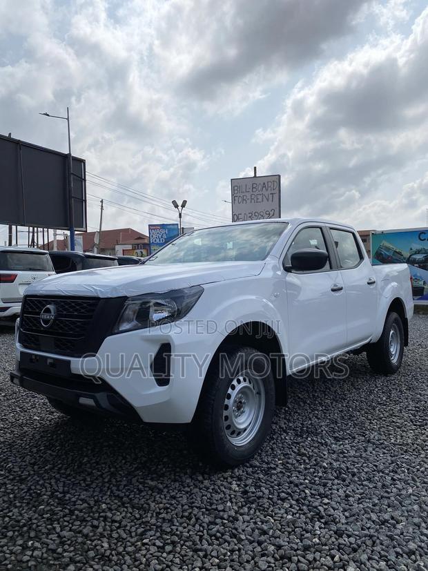New Nissan Navara 2025 White photo 3