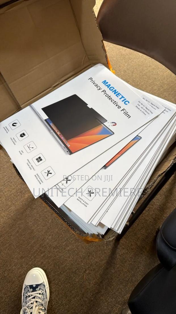 Magnetic Privacy Screen Protector for Macbook Pro 14 and 16 Inches photo 2