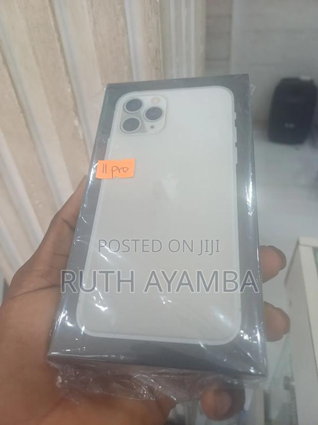 New Apple iPhone 11 Pro 64 GB Silver photo 2