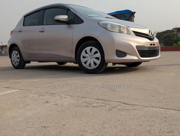 Toyota Vitz 1.3 FWD 5dr 2012 Pearl