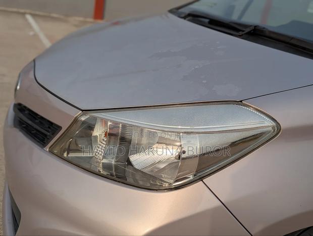 Toyota Vitz 1.3 FWD 5dr 2012 Pearl