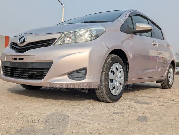 Toyota Vitz 1.3 FWD 5dr 2012 Pearl