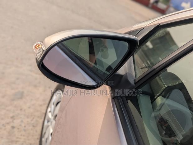 Toyota Vitz 1.3 FWD 5dr 2012 Pearl