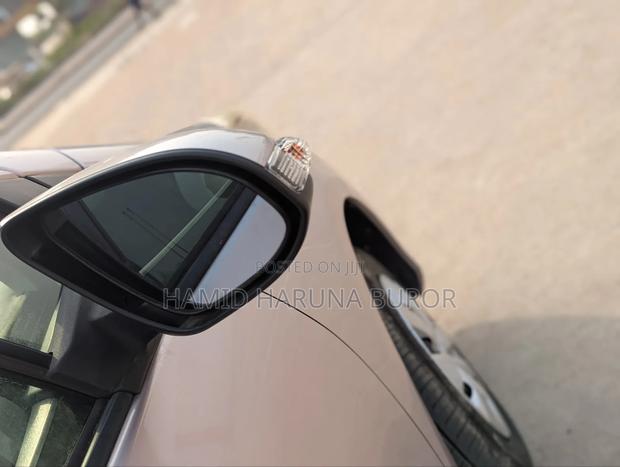 Toyota Vitz 1.3 FWD 5dr 2012 Pearl