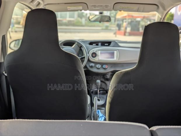 Toyota Vitz 1.3 FWD 5dr 2012 Pearl