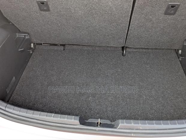 Toyota Vitz 1.3 FWD 5dr 2012 Pearl