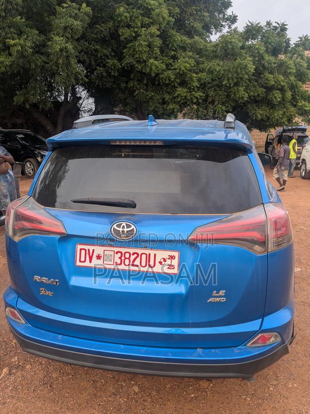 Toyota RAV4 Limited AWD (2.5L 4cyl 6A) 2016 Blue photo 5