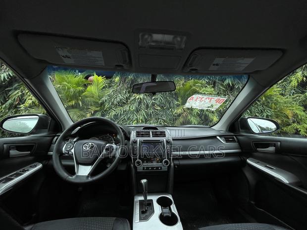 Toyota Camry SE 4dr Sedan (2.5L 4cyl 6A) 2014 Black photo 3