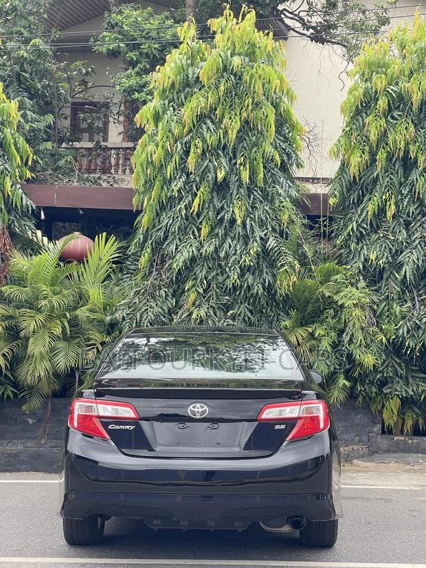 Toyota Camry SE 4dr Sedan (2.5L 4cyl 6A) 2014 Black photo 9