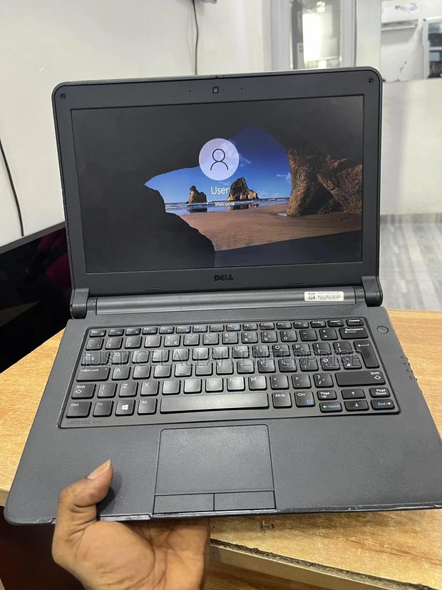 Laptop Dell Latitude 3350 4GB Intel HDD 320GB photo 2