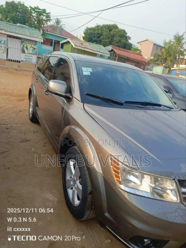 Dodge Journey SE FWD 2013 Gray