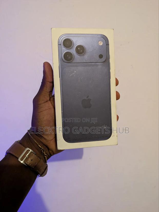 New Apple iPhone 17 Pro Max 256 GB Blue