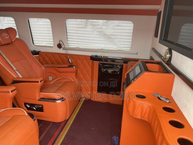 Toyota HiAce 2010 Grey