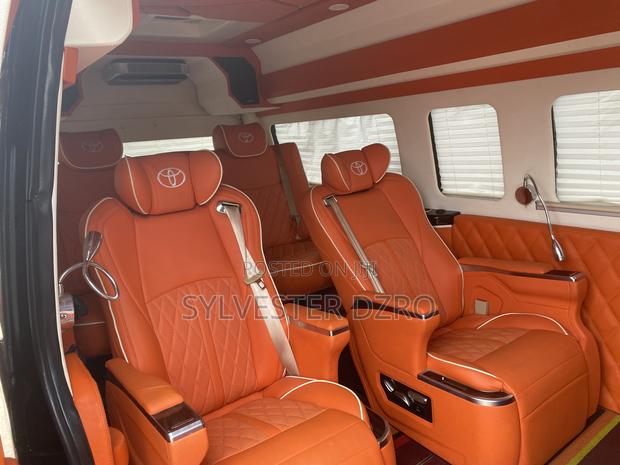 Toyota HiAce 2010 Grey