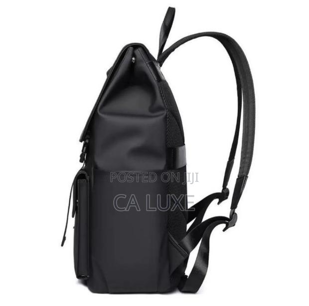 Medium Black Solid Fashion Backpack With Compression Straps. photo 2