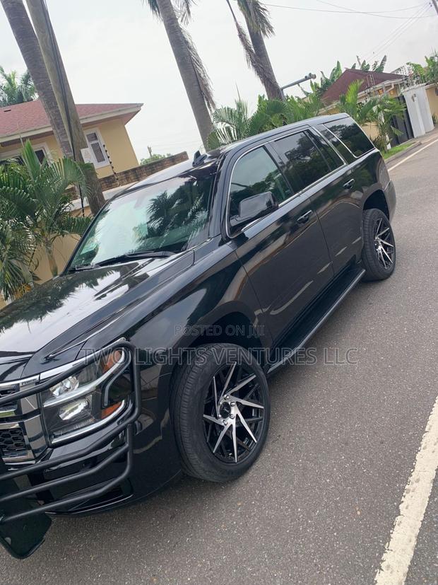 Chevrolet Tahoe LT 4dr SUV 4WD (5.3L 8cyl 6A) 2015 Black photo 4