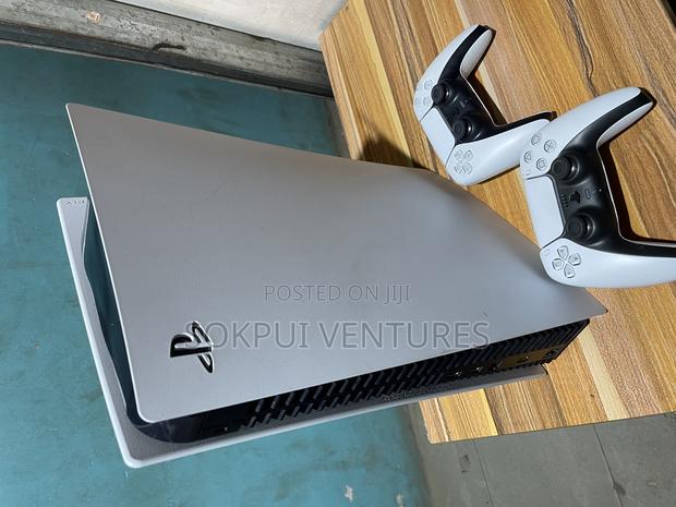 Ps5 Standard With 2 Controllers