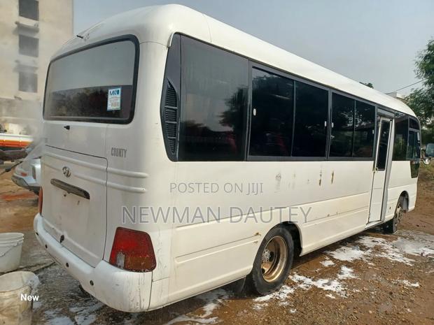 Hyundai County 2014 White