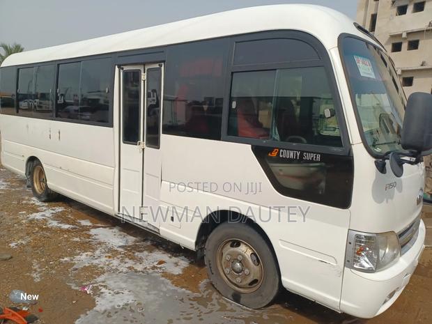 Hyundai County 2014 White