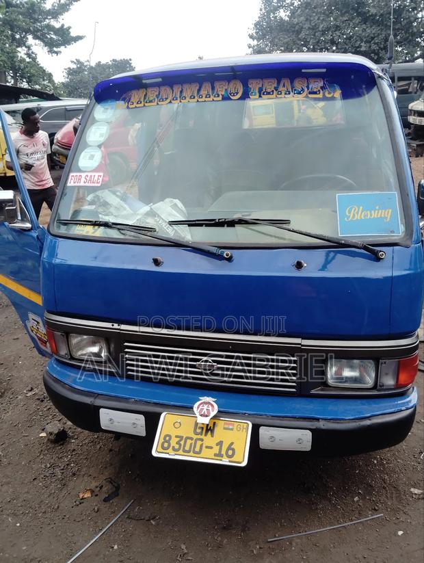 Nissan Caravan (Urvan) 1999 Blue