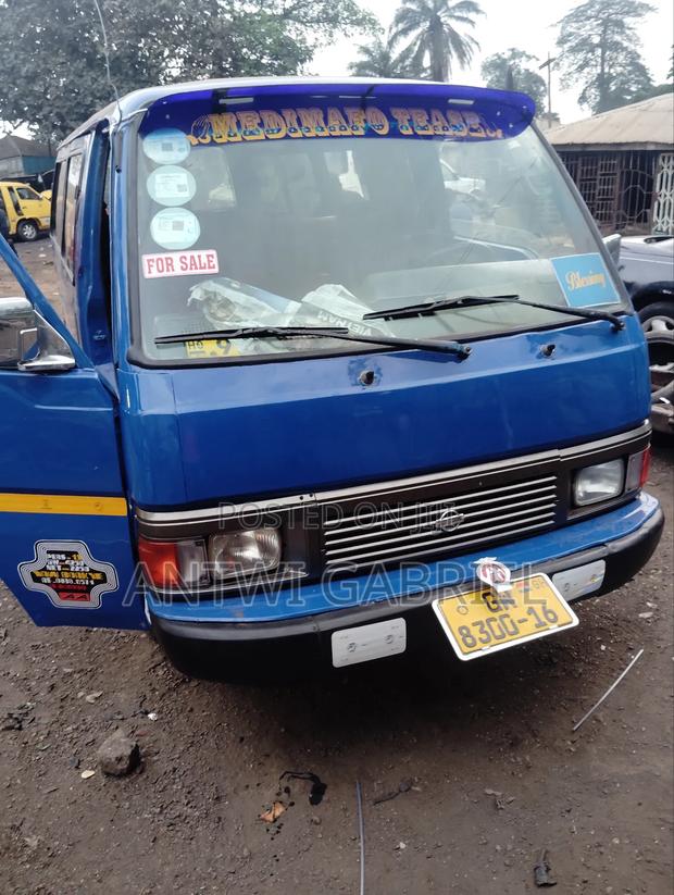 Nissan Caravan (Urvan) 1999 Blue photo 3