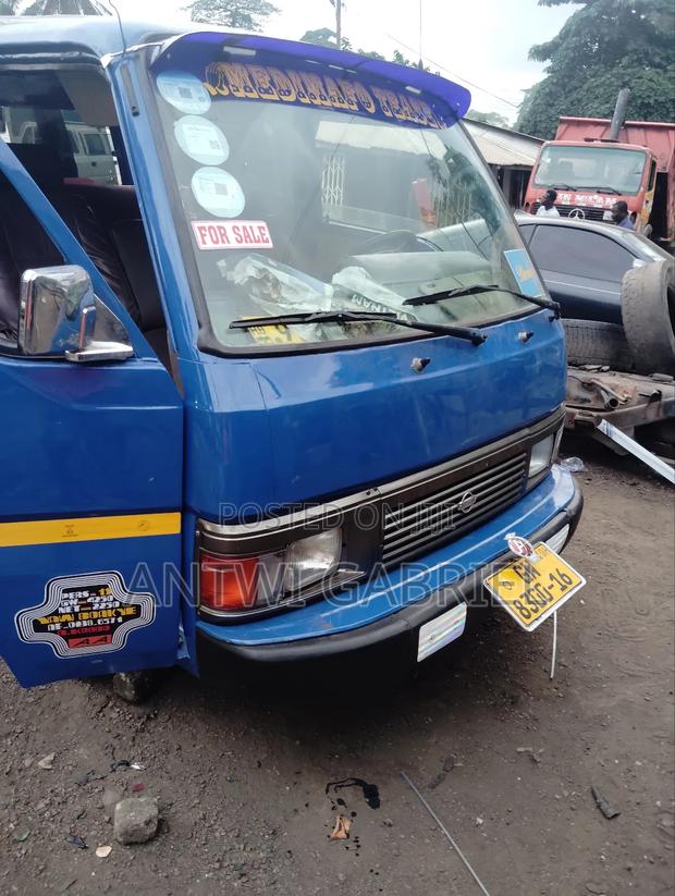 Nissan Caravan (Urvan) 1999 Blue photo 4