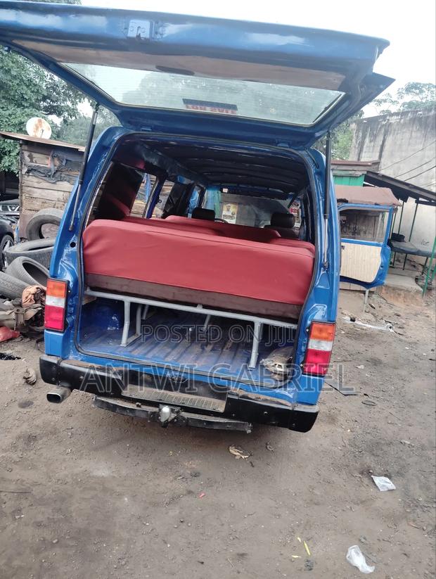 Nissan Caravan (Urvan) 1999 Blue photo 5