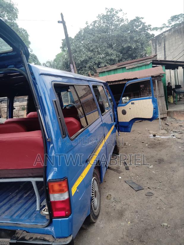 Nissan Caravan (Urvan) 1999 Blue photo 6
