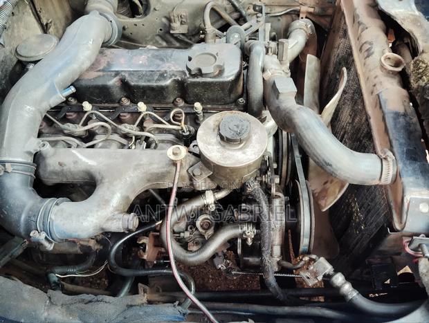 Nissan Caravan (Urvan) 1999 Blue photo 8