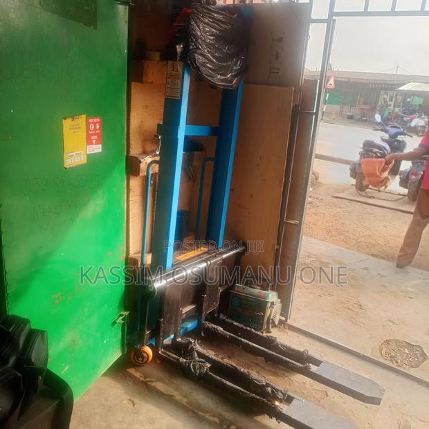 Electric Forklift 2tone photo 4