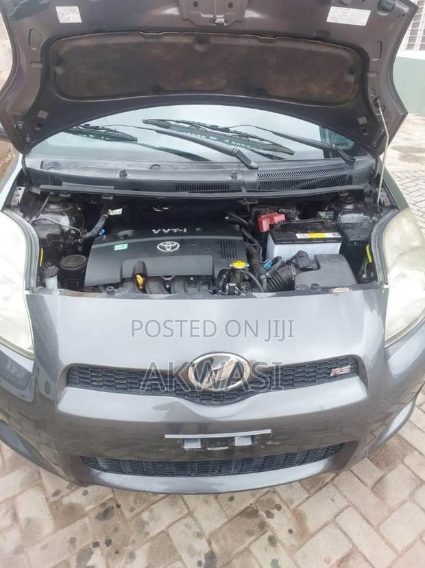 Toyota Vitz 1.5 FWD 5dr 2013 Gray photo 10