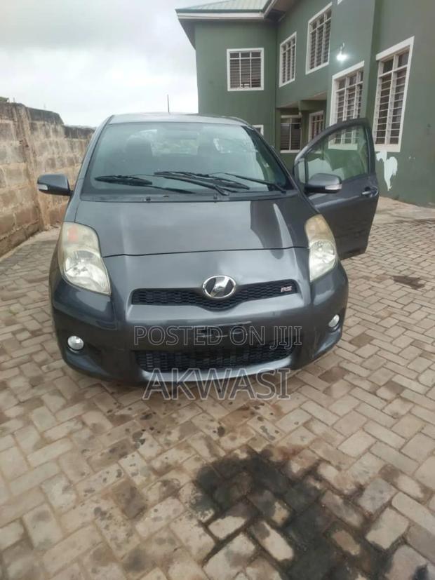 Toyota Vitz 1.5 FWD 5dr 2013 Gray