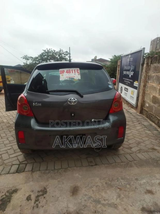 Toyota Vitz 1.5 FWD 5dr 2013 Gray photo 6
