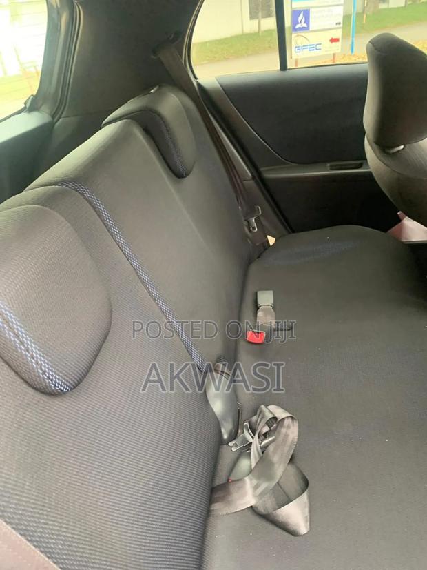 Toyota Vitz 1.5 FWD 5dr 2013 Gray photo 12