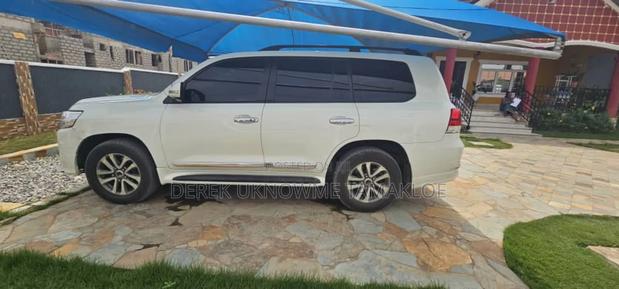 Toyota Land Cruiser 2017 White photo 7