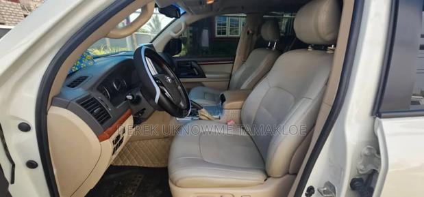 Toyota Land Cruiser 2017 White photo 4
