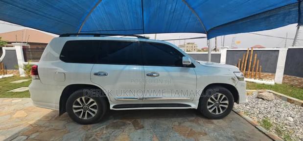 Toyota Land Cruiser 2017 White photo 3