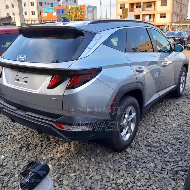 Hyundai Tucson SEL 2024 Silver photo 2