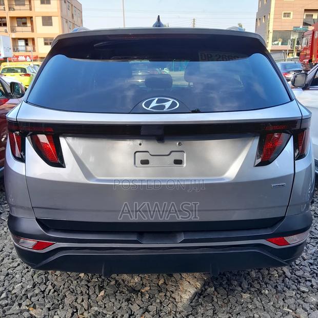 Hyundai Tucson SEL 2024 Silver photo 4